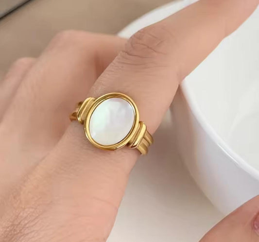 Soleen Elegantní prsten s perlami