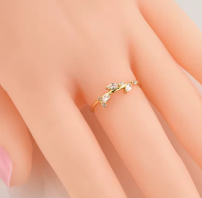 Stříbrný minimalistický prsten s třpytivými zirkony