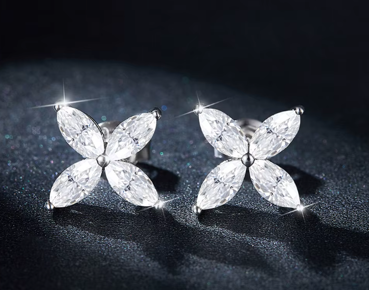 Zářivé náušnice Butterfly Moissanite