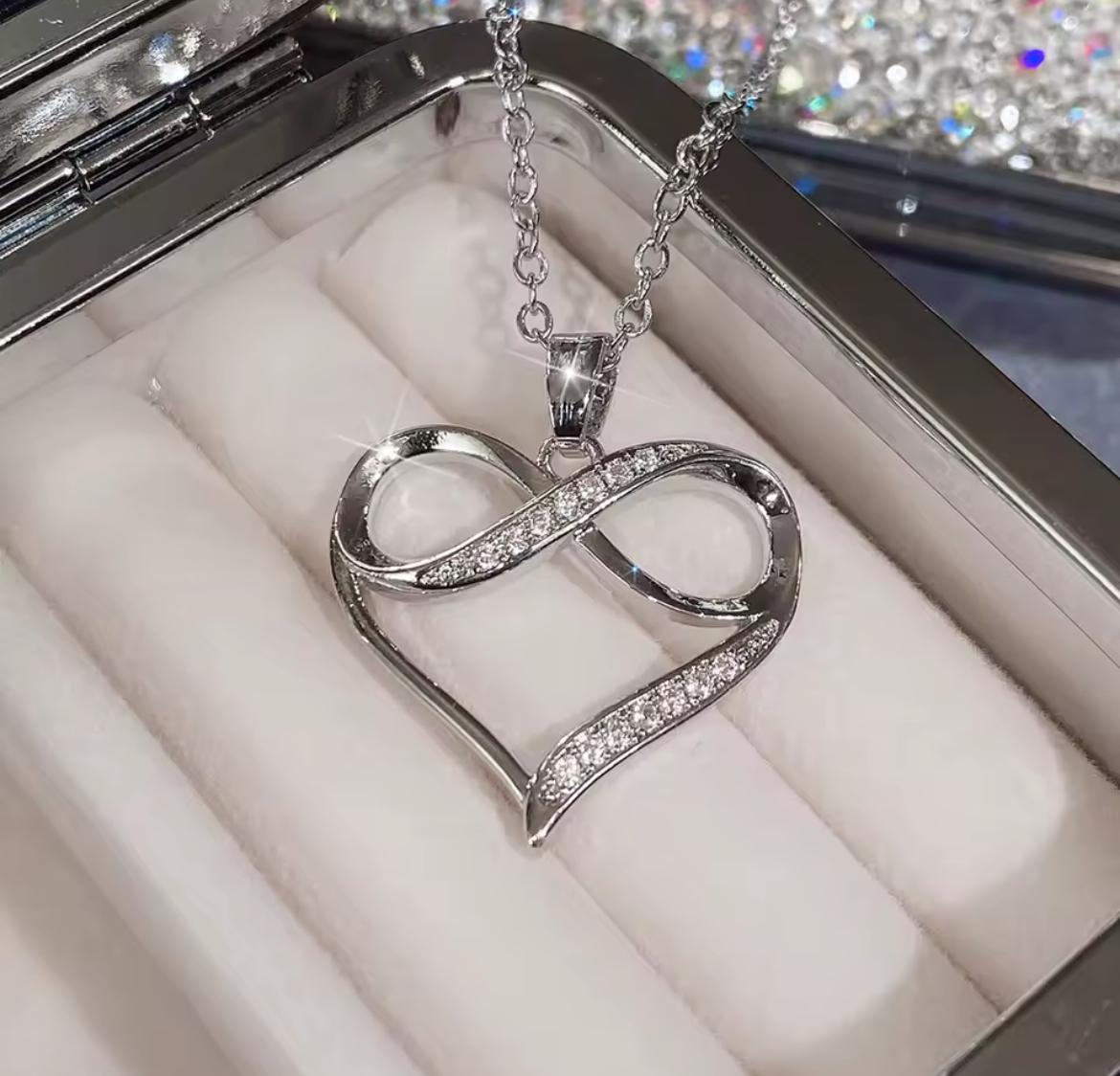 Náhrdelník Tria se zirkonovým srdcem