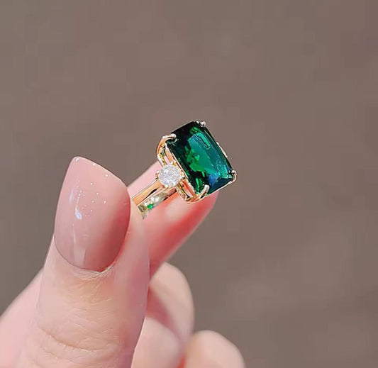 Carola prsten se zeleným zirkonem v zlatě