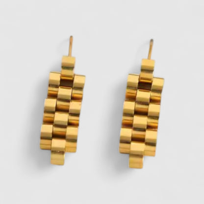 Tricha Náušnice – Moderní Zlatý Luxus