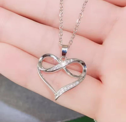 Náhrdelník Tria se zirkonovým srdcem