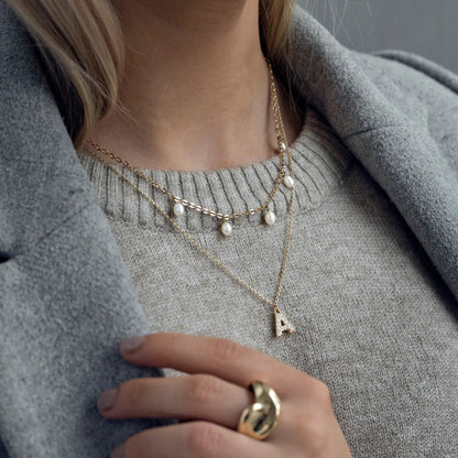 Juno - Náhrdelník s krystalovým písmenem z nerezové oceli