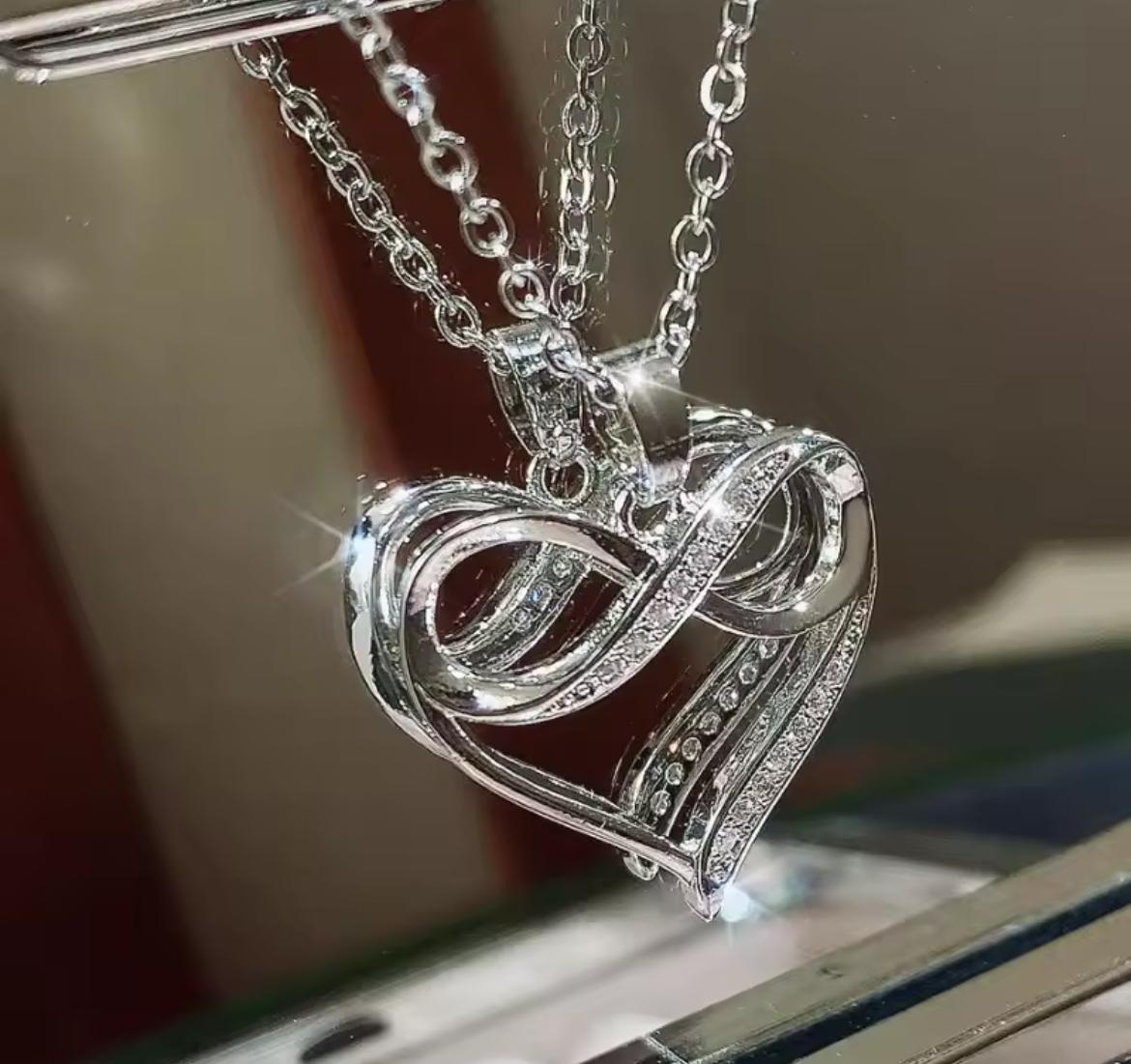 Náhrdelník Tria se zirkonovým srdcem