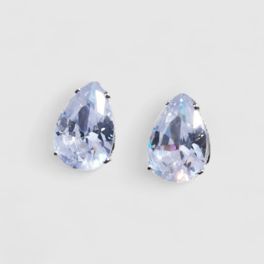 Drops – Elegantní Kapkové Náušnice s Diamantovým Leskem