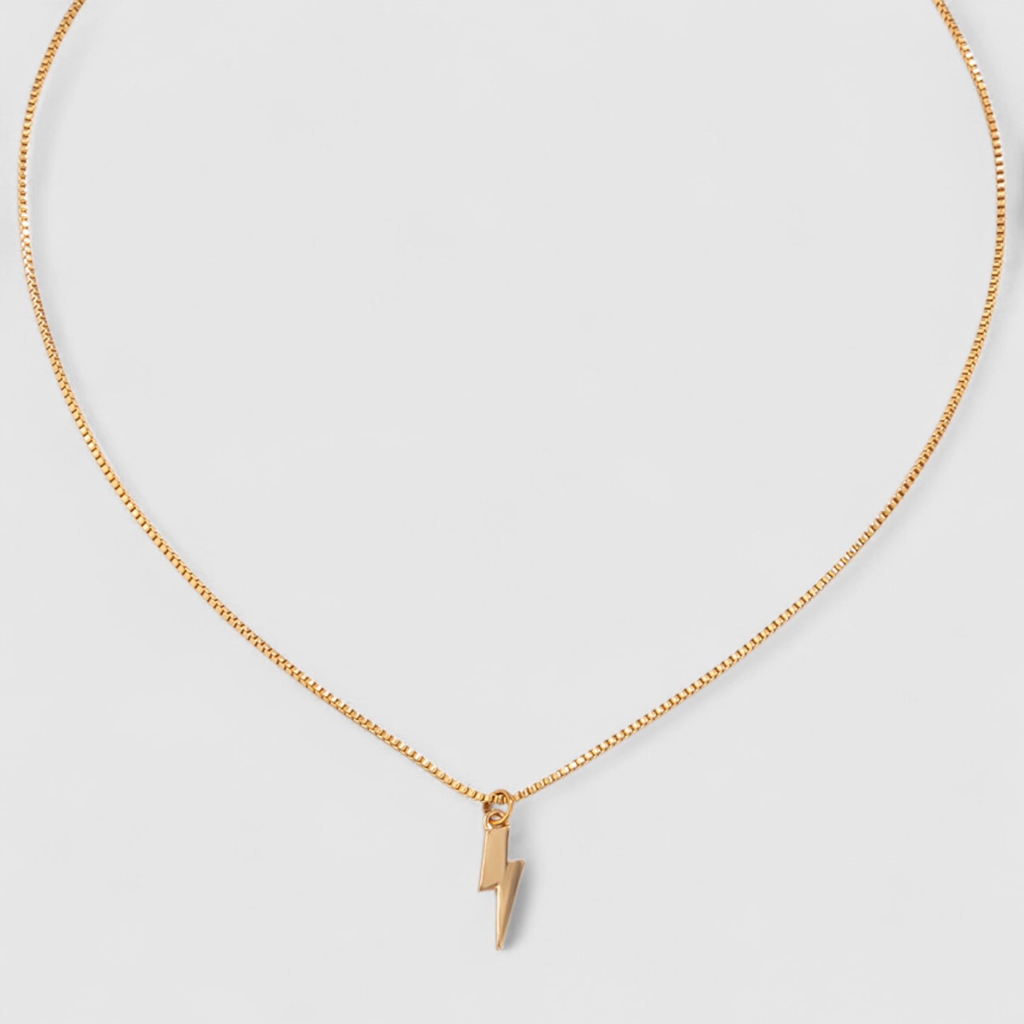 Stylový náhrdelník s bleskem