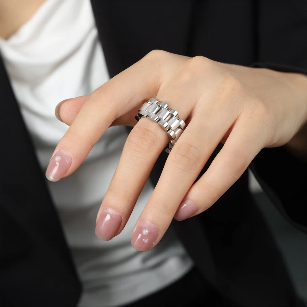 Tricha Prsten – Elegantní Zlatý Statement