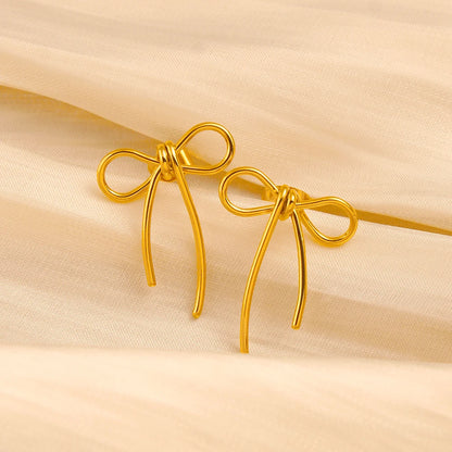 Ribbon Gold Náušnice – Jemná Elegance v Každém Detailu