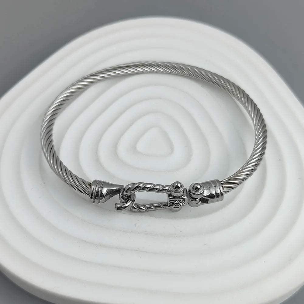 Zlatý náramek Rope – Nadčasová síla a preciznost