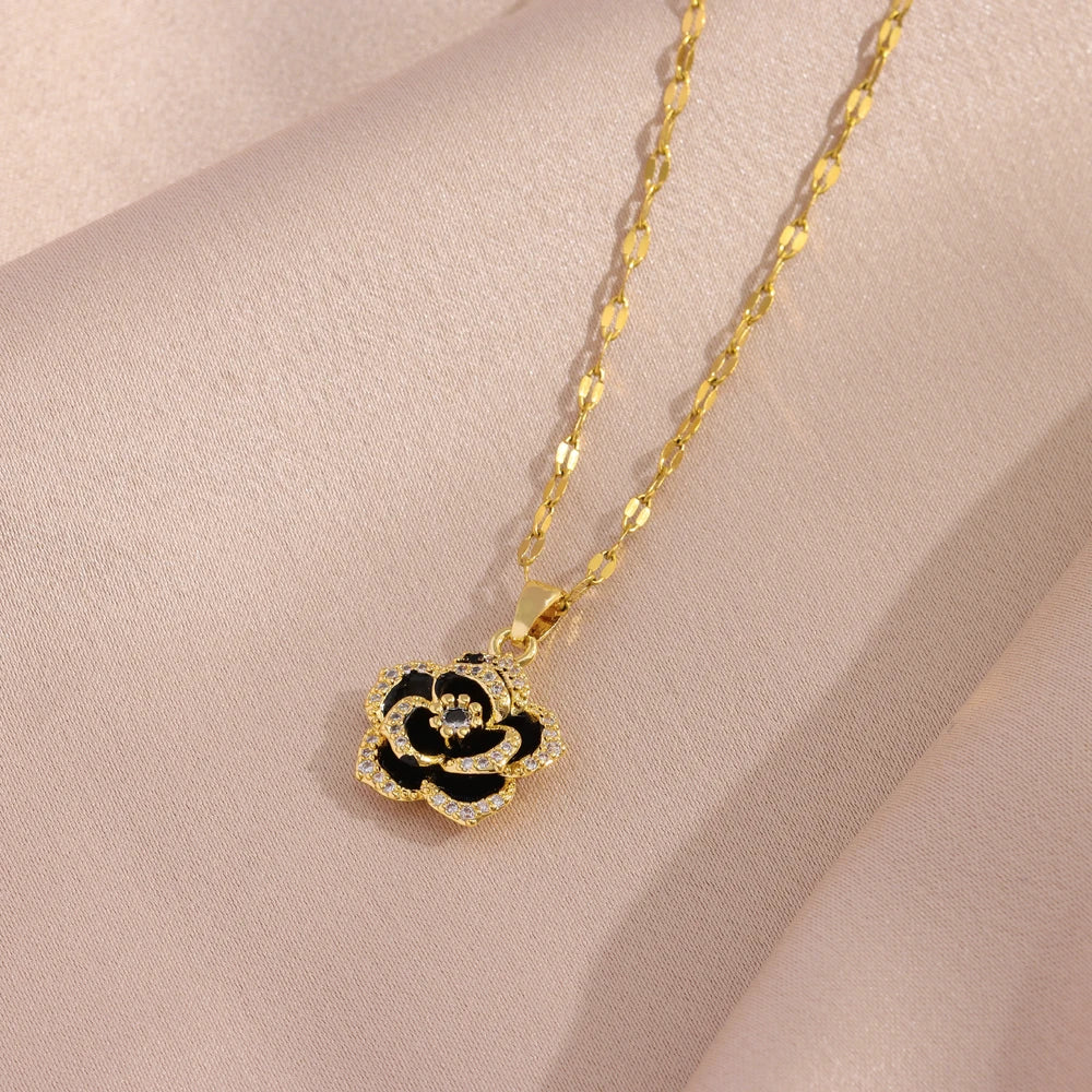 Trendy Zlatý Náhrdelník s Růžovým Přívěskem pro Ženy