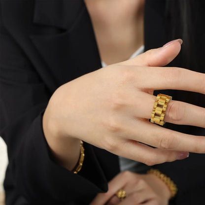 Tricha Set – Moderní Zlatý Luxus v Dokonalé Harmonii