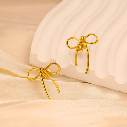 Ribbon Gold Náušnice – Jemná Elegance v Každém Detailu