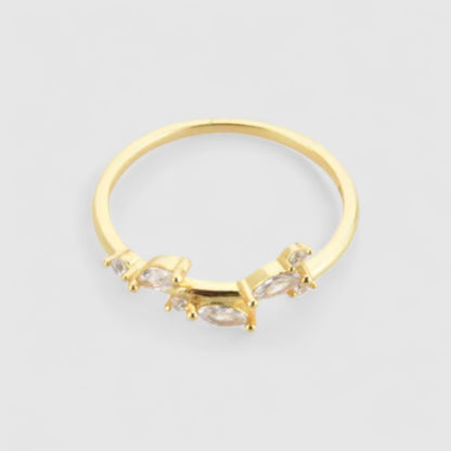 Stříbrný minimalistický prsten s třpytivými zirkony