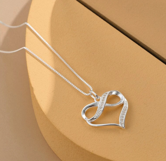 Náhrdelník Tria se zirkonovým srdcem