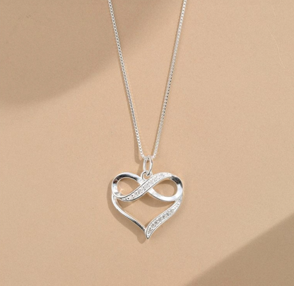 Náhrdelník Tria se zirkonovým srdcem
