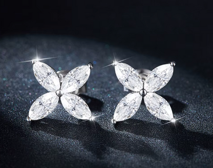 Zářivé náušnice Butterfly Moissanite