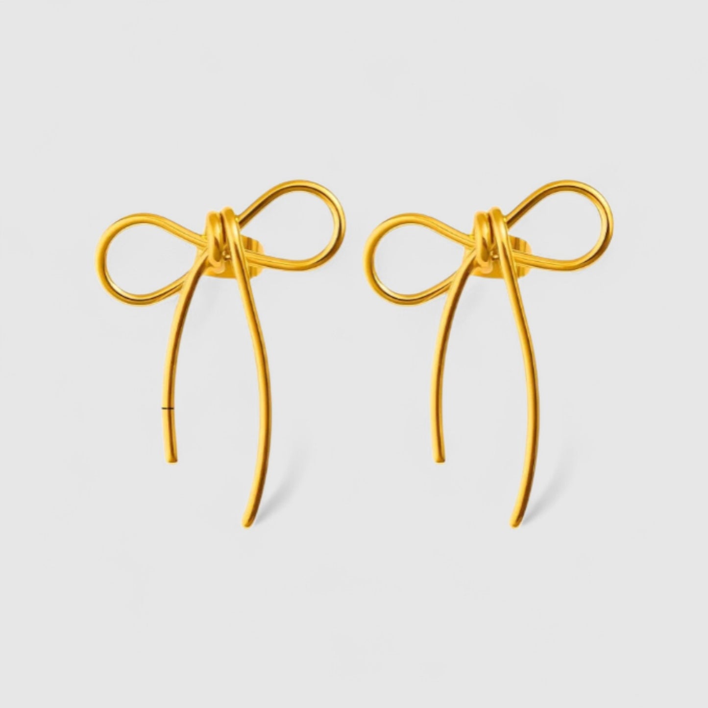 Ribbon Gold Náušnice – Jemná Elegance v Každém Detailu