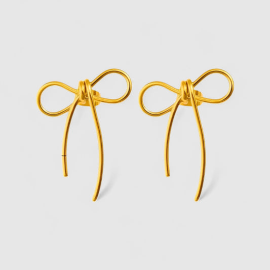 Ribbon Gold Náušnice – Jemná Elegance v Každém Detailu
