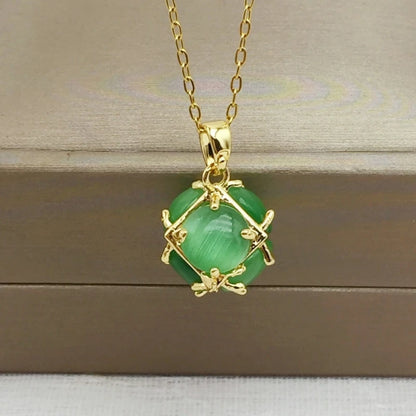 Elegantní zlatý náhrdelník s přívěskem