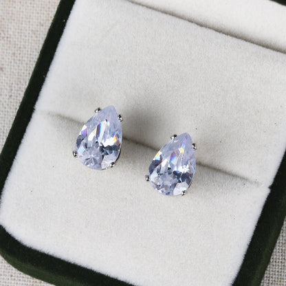 Drops – Elegantní Kapkové Náušnice s Diamantovým Leskem