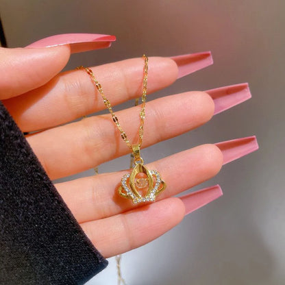 Elegantní náhrdelník s korunou