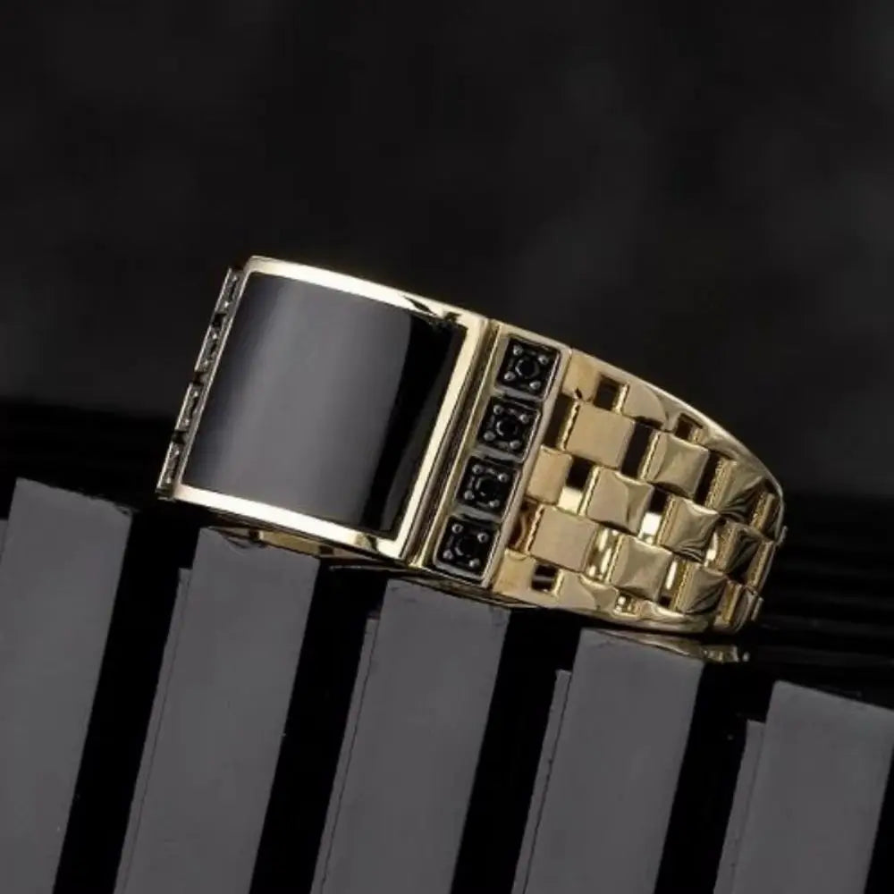 Prsten s černým diamantem