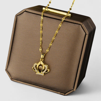 Elegantní náhrdelník s korunou